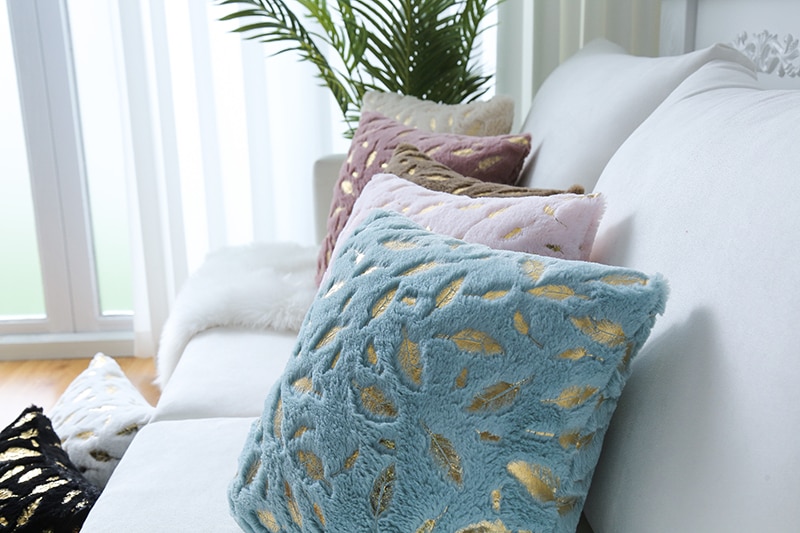 Leaves Patterned Plush Cushion Cover