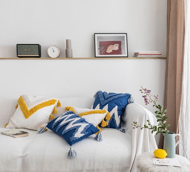 Cotton Cushion Cover Decorated with Tassels