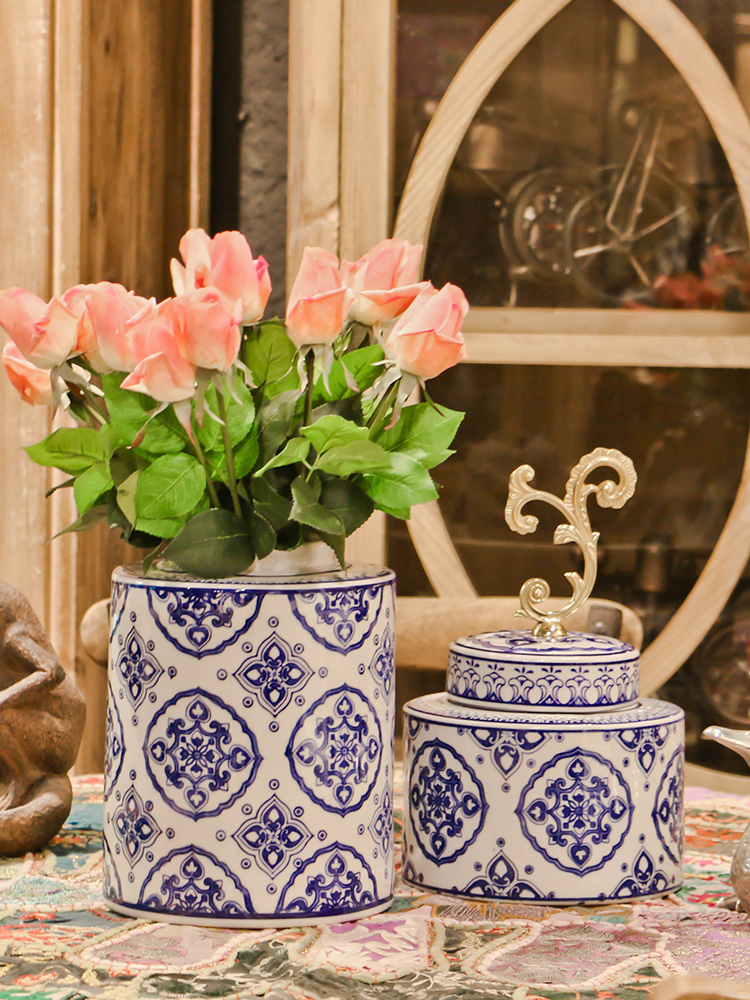 Classical Blue and White Porcelain Jar Vase