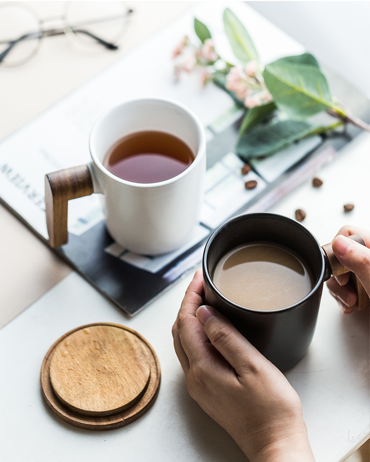 Ceramic Coffee Mug with Wooden Handle and Cover